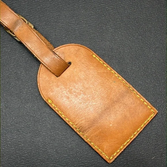 LV LUGAGE TAG IN GUC - Picture 4 of 6